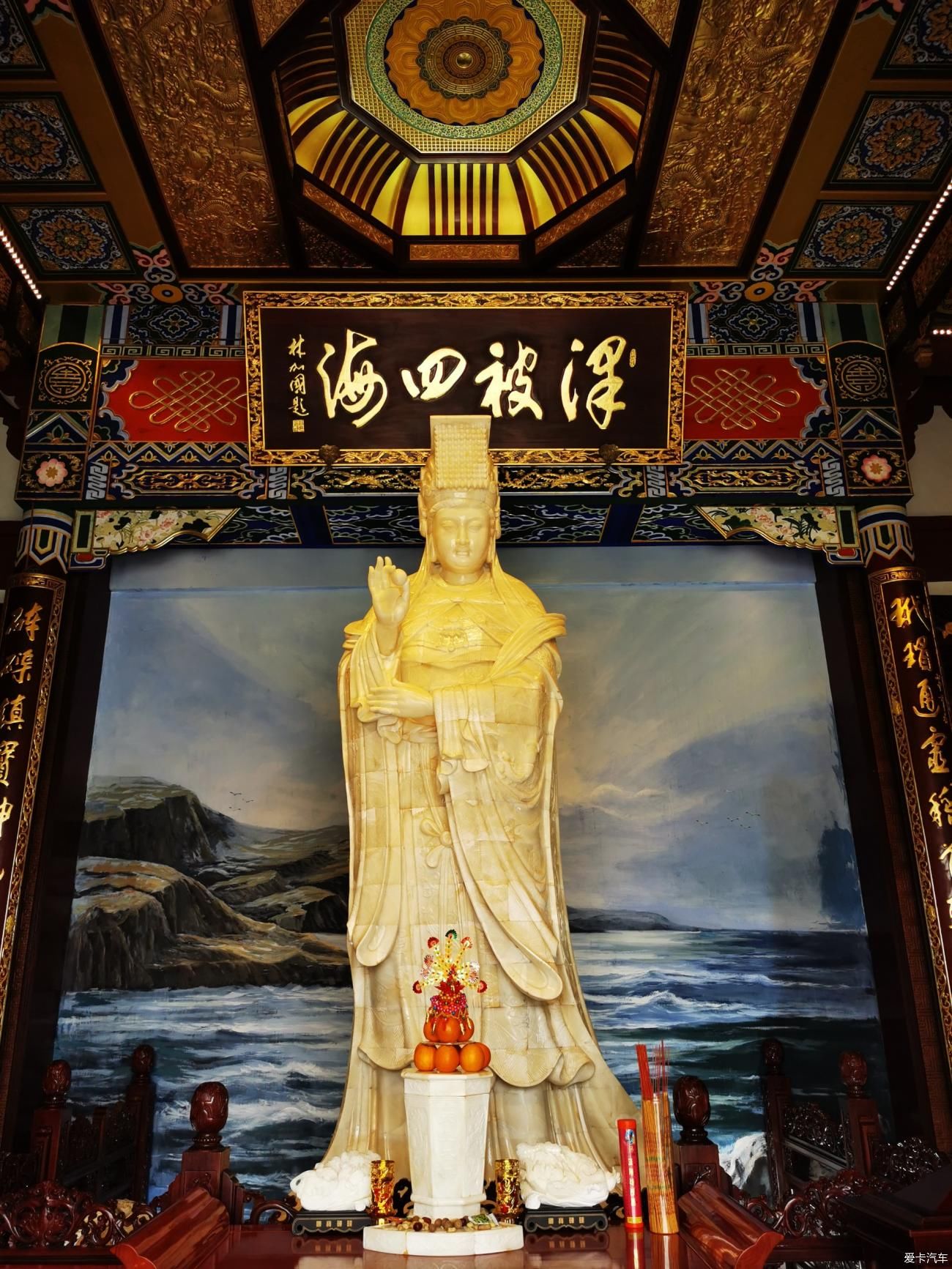 湄洲岛湄洲妈祖祖庙是世界上第一座妈祖庙，现存建筑多为清代结构