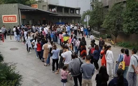 三甲医院|“600号”后，上海这些三甲医院月饼频频“出圈”，“馋得嫦娥想下凡”