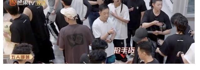 陈小春选人闹乌龙,张智霖顶替黄贯中,五位港星讲普通话笑料不断