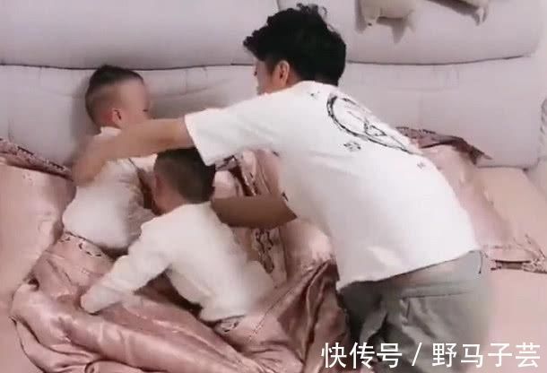 奶爸|超级奶爸哄三胞胎宝宝睡觉,最后直接撂挑子,网友:累并快乐着!