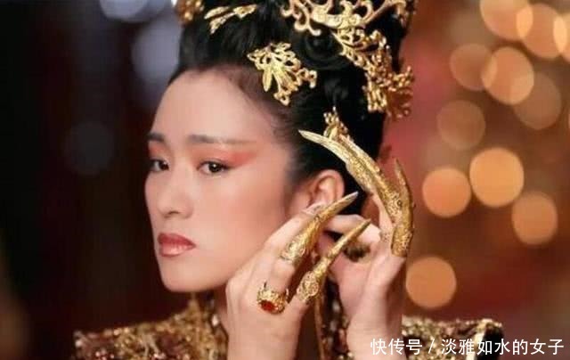 长长的指甲|清朝嫔妃为何都戴长“指甲套”?明显很“碍事”,却依旧备受青睐
