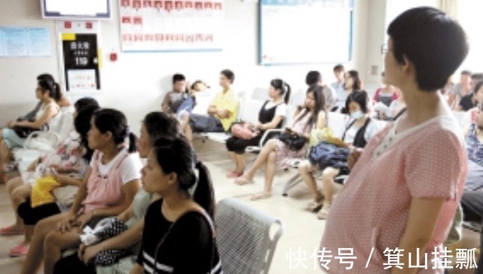 男孩|孕妇顺利生下男孩,丈夫却不辞而别,看到桌上纸条,孕妇破涕为笑