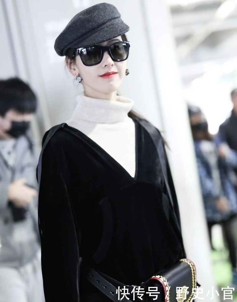 半个月没出门头发乱糟糟,懒女孩都懂得戴贝雷帽,颜值瞬间飙升
