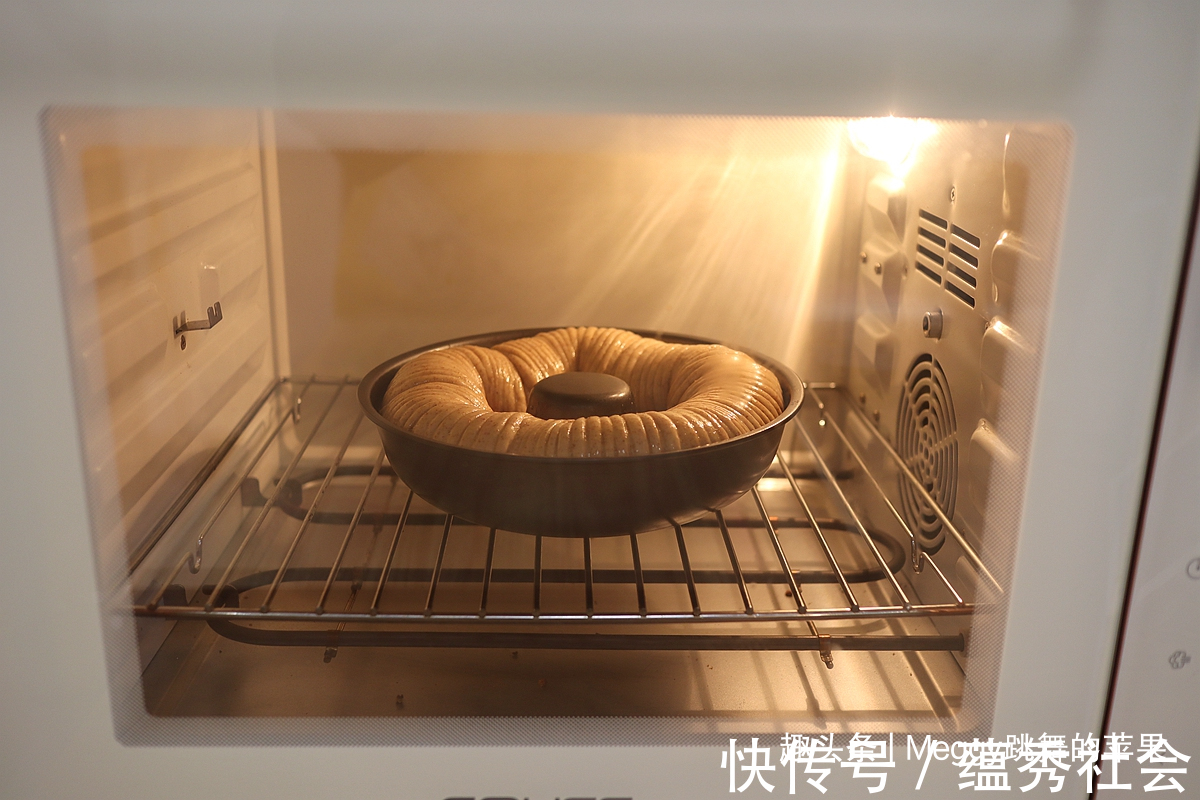 零食|黑全麦毛线球面包,又暄又软还低糖,早餐零食吃着太满足了