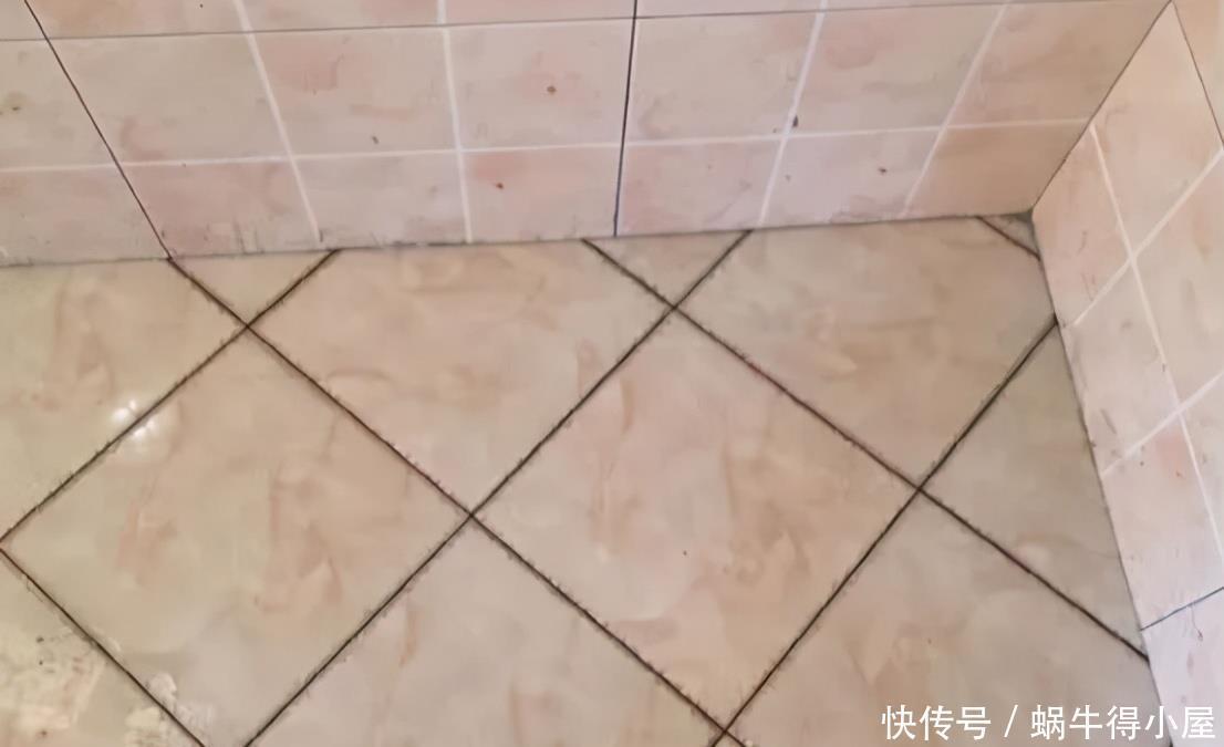 行家|卫生间贴瓷砖时,我坚持在瓷砖下面空一行,师傅一听:遇到行家了