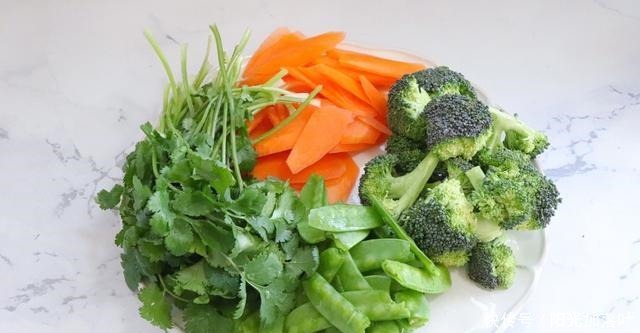 麻辣香锅,有荤有素简单一锅出,营养全味道好,只有1点要注意