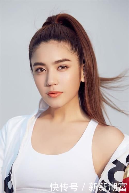 适合|别再披头散发了,今年最火的是这4款“懒人扎发”,8成女生都适合