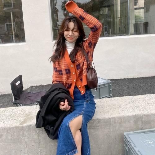 今年流行“复古小开衫＋半身长裙”，早春这么穿显瘦，优雅有气质