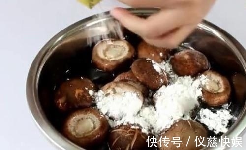 蘑菇千万不要直接清洗,教你1个小妙招,脏东西小虫子乖乖溜走!