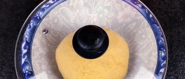 面粉|南瓜饼的新做法,好吃又健康,我一顿能吃好几个