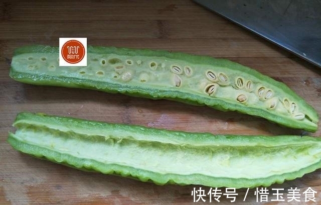 快手|苦瓜换种做法，很多人没吃过，简单快手，比肉还香！