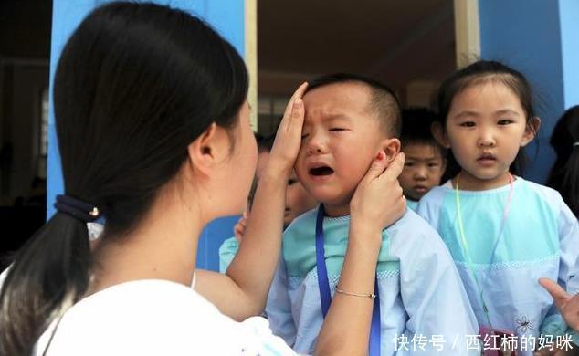 乐乐|幼儿园“新型欺凌”蔓延,孩子无助默默忍受,家长却毫不知情