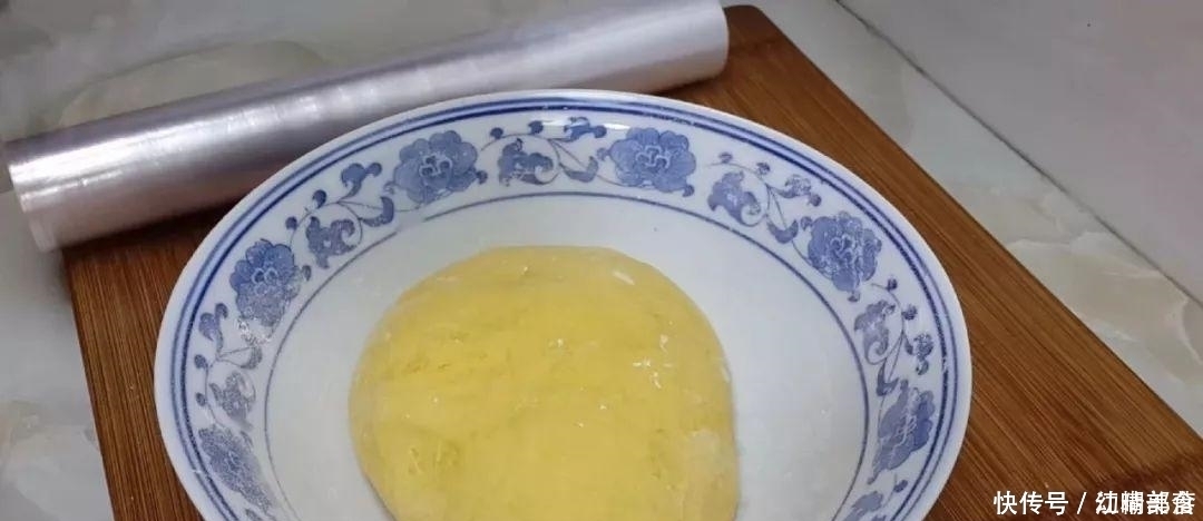 南瓜又出新吃法，不用油炸，比面包馒头做法简单，比南瓜饼还好吃