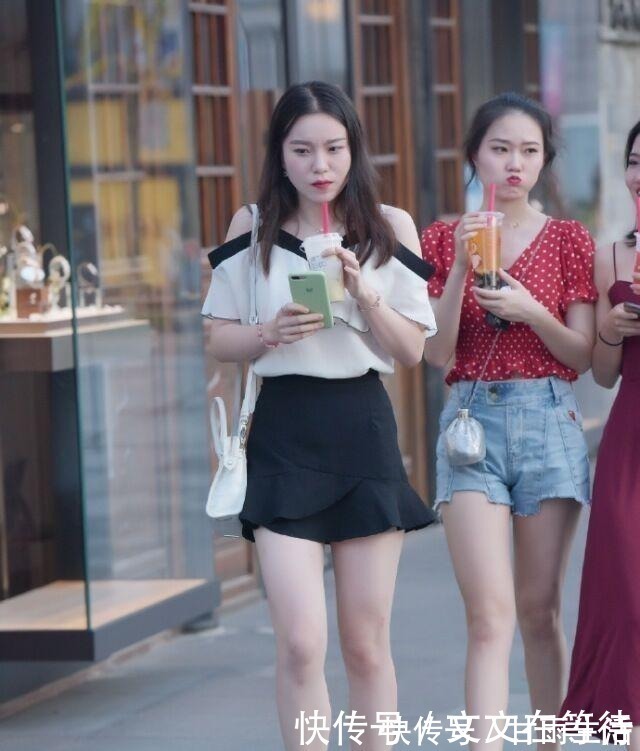 圆领 连衣裙的打扮回头率超高,带来帅气装扮,显瘦又高挑