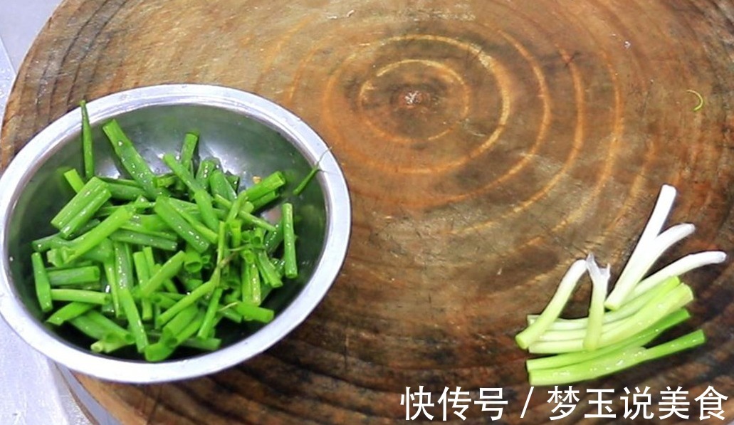 鸭肉怎么焖才好吃厨师长教你做法,出锅鲜香四溢,鲜嫩入味!