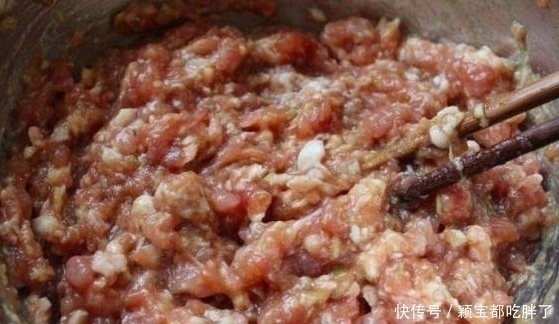 肉包子不香不嫩？教你一招方法，包子软嫩又多汁，比灌汤包都好吃