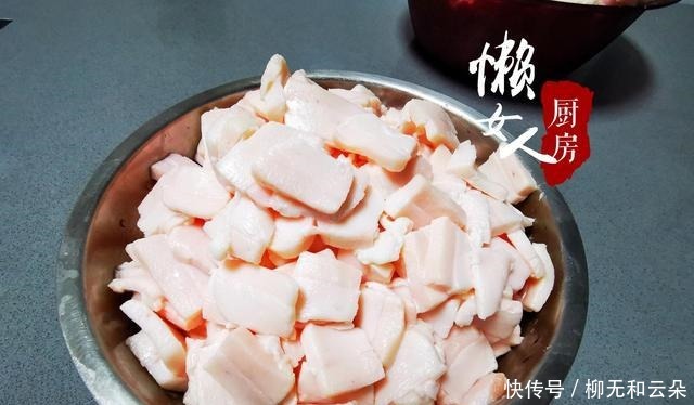  自己在家熬猪油，多做这几步，猪油又香又白不变味