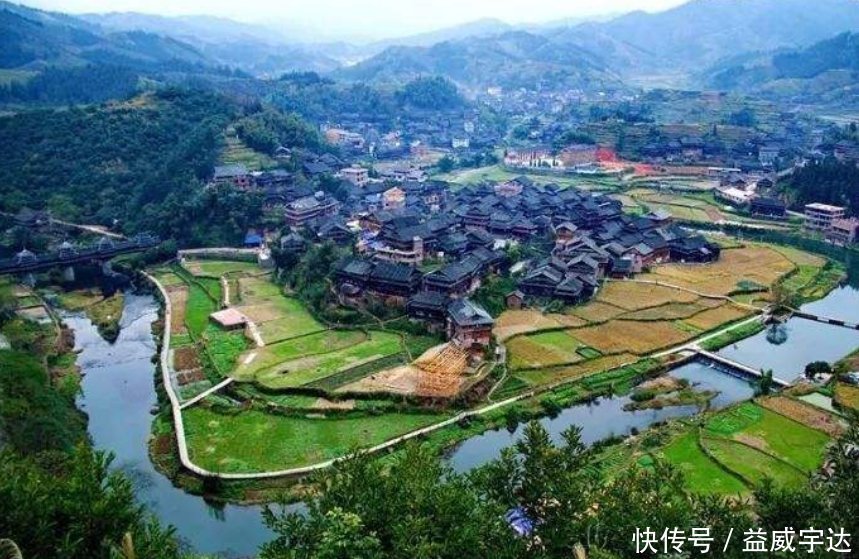 中国唯一被水包围的古镇，不通车不修桥，只有坐船才能去游玩