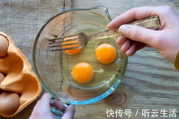 布丁|蒸鸡蛋羹，最忌直接加水就蒸，牢记3个技巧，鸡蛋羹嫩滑如布丁