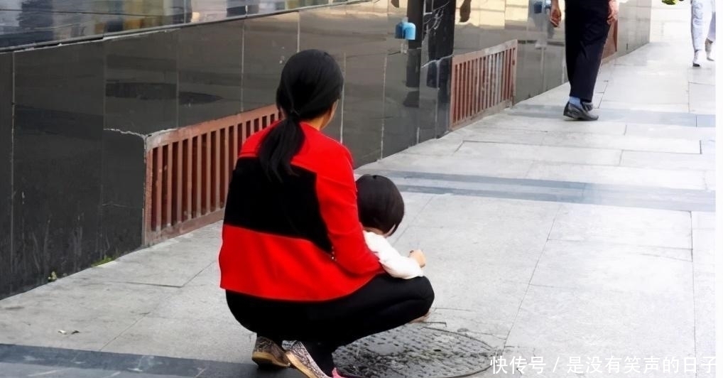 孩子|“新型把尿”蔓延，正在伤害孩子排尿系统，但年轻家长却前赴后继