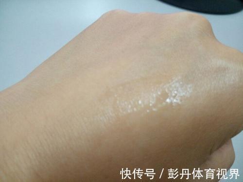 长脂肪粒|长了脂肪粒怎么办?不能用手抠也不能抓挠,教你真正的去除办法