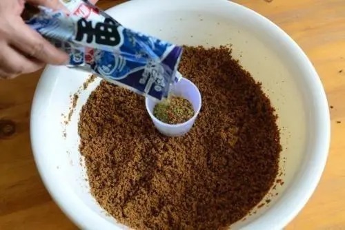 冬钓打窝后,老手都会用“一招”,聚来的鱼大又肥!