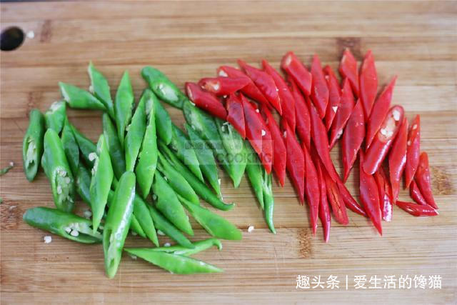 原来正宗的小炒肉是这样做,教你几个小技巧,每一步都很实用