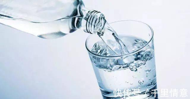 人体|长期喝茶与喝白开水的人,哪种人身体更健康些?听医生怎么说