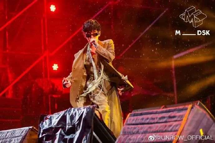 他們?cè)鸦貧w是為了把草種到舞臺(tái)上嗎