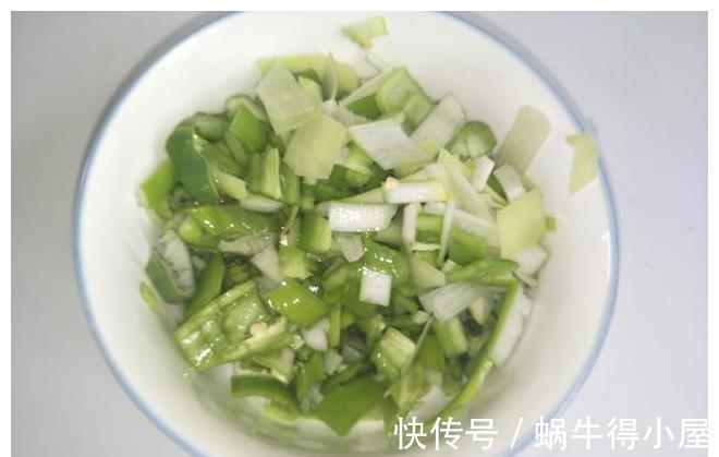 冬天|2个辣椒，2个鸡蛋，加2味简单混合，香辣下饭超好吃