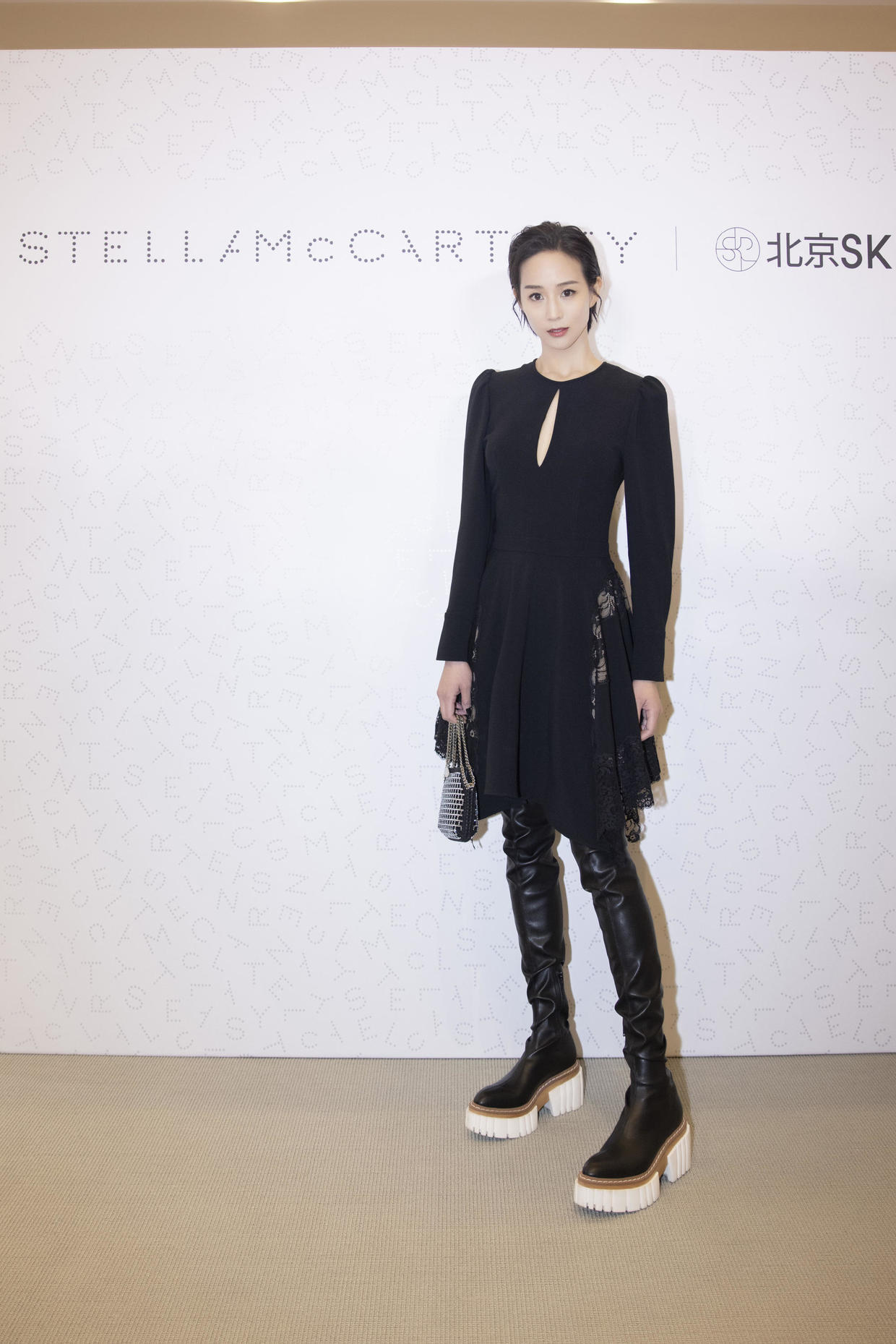 连衣裙|张钧甯是“酒杯”身材绝了, 穿白色连衣裙高挑纤瘦, 真有“料”