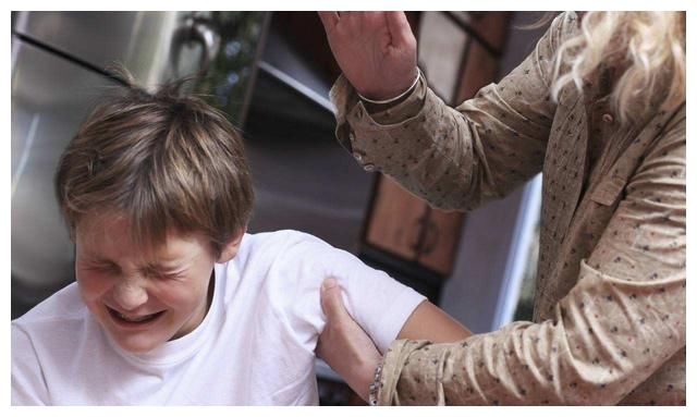 现在的小孩不能打？李玫瑾：出现3种行为坚决打，别手软