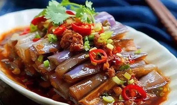 做蒸茄子,切开后不要直接蒸,学会1招,茄子不变色,好看又好吃