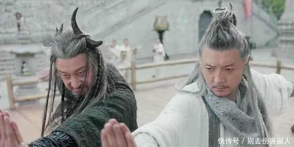 倚天中:成昆的武功是什么水平?能否打得赢玄冥二老?