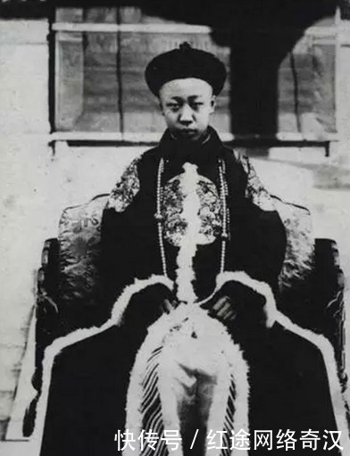 李淑贤|晚年溥仪和妻子逛故宫,妻子指着龙椅问一句话,溥仪字字含泪而出