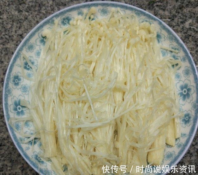 蒸金针菇,简单又营养,分分钟光盘!