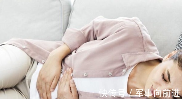 阿姨|45岁阿姨便秘半年,一查是肠癌晚期,身体出现3个症状,要小心