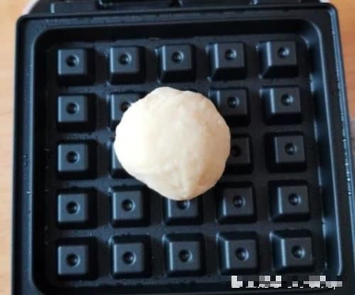 1把面粉,1个鸡蛋,烤一烤,个个香甜,还松软,比面包还好吃