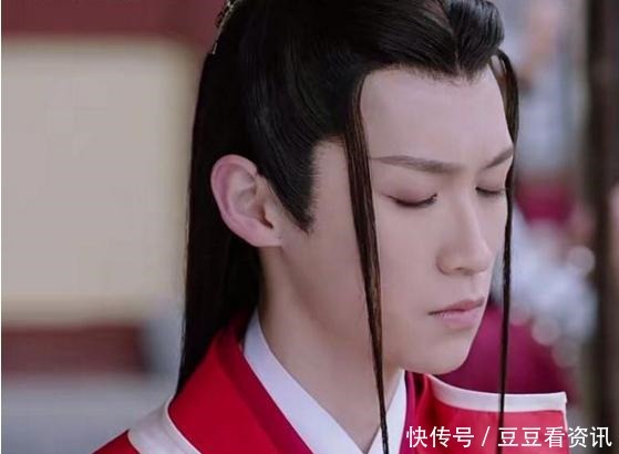 慕容离烽火淬就美人,美不在那一身的颜色,而是那永不褪色的风华