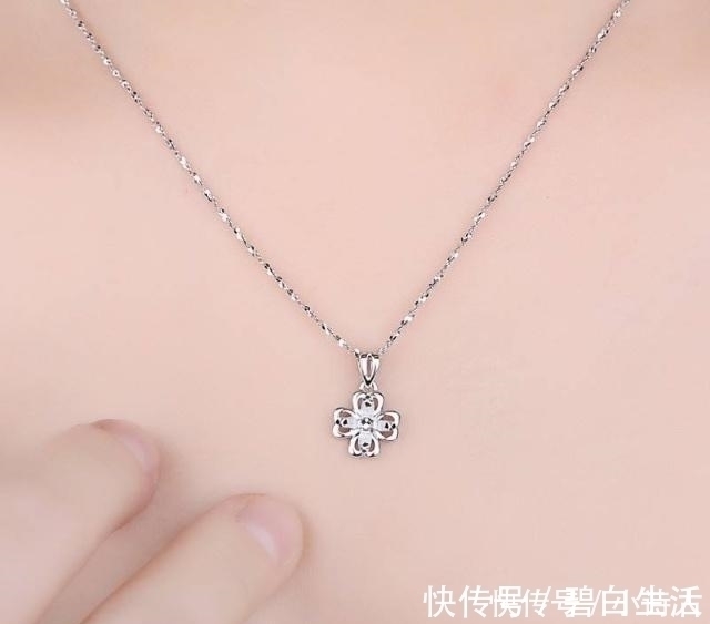 首饰 买首饰时,挑“黄金”好还是“白金”好?听完柜姐分析,你就懂了