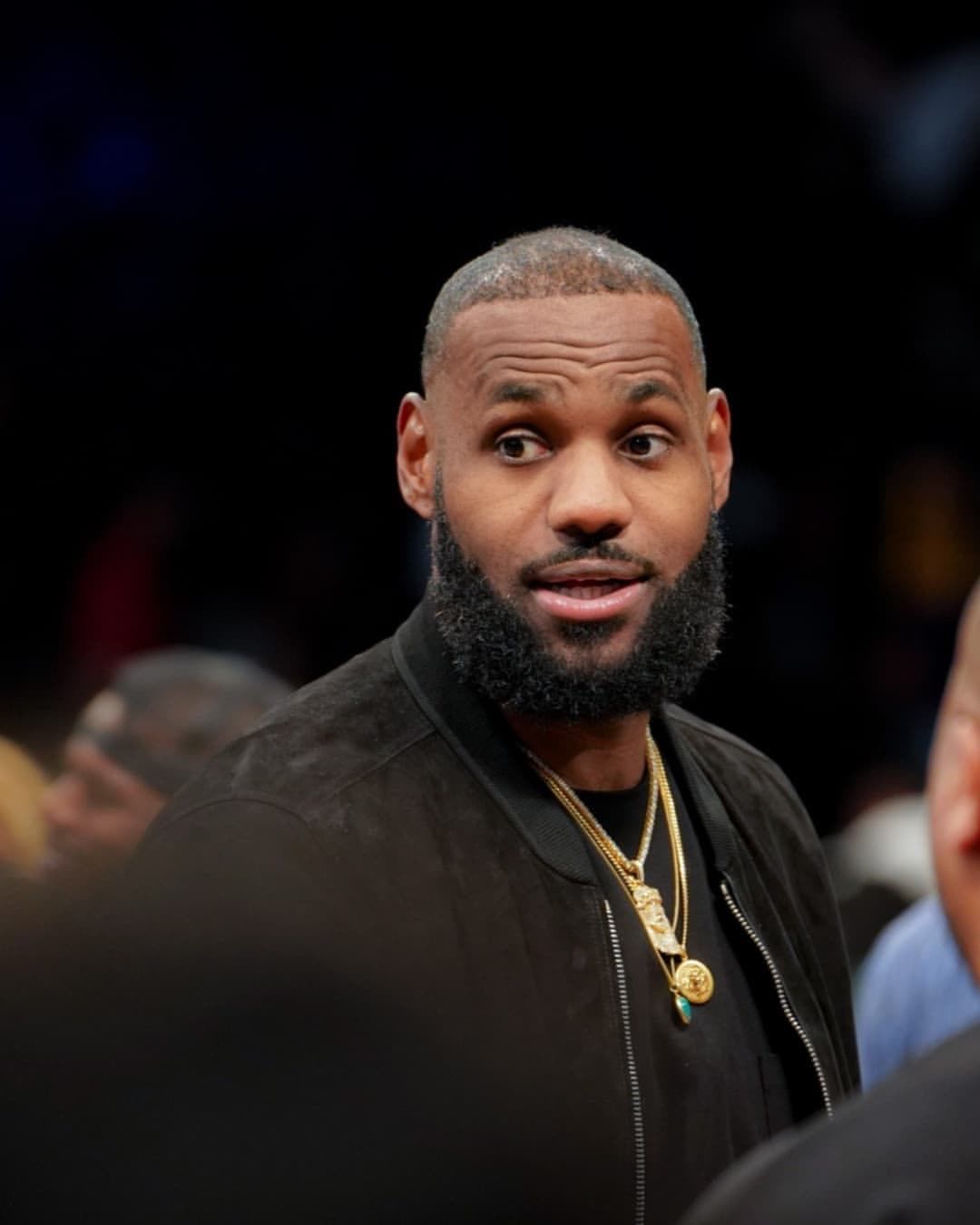 詹姆斯|父子籃球！媒體曬詹姆斯今日觀戰(zhàn)大兒子布朗尼比賽組圖