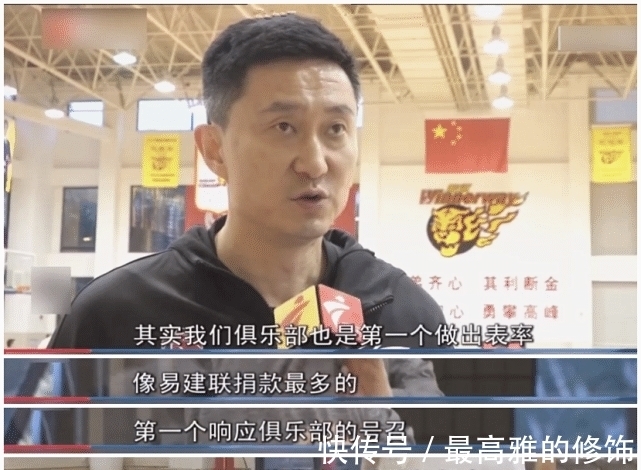 易建联|易建联带两儿子回洛杉矶家，儿子名字遵循家族规定：男孩必须叫YJL