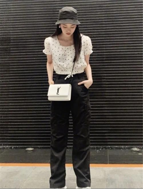 舒服的早春配舒服的穿搭，短上衣＋高腰下装，怎么穿都吸睛