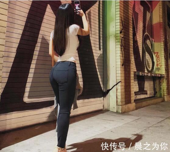 玲珑|爱健身的小姐姐,从不为挑衣服发愁,牛仔裤展现玲珑有致曲线