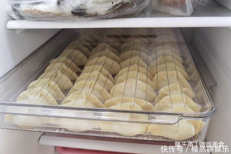 开裂|饺子包好后别直接放冰箱,容易开裂粘连,教你一招,放1年都新鲜