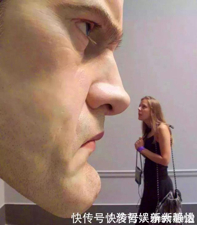 人物|巨型超写实人体雕塑,庞大而又逼真,网友:真怕他们动起来