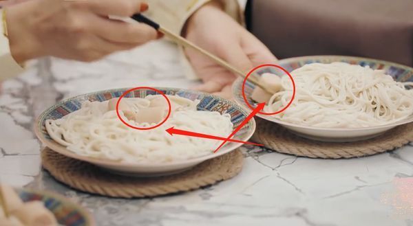 麦迪娜的婆婆偷吃鸡腿，姜潮一脸茫然，节目组也救不了场！