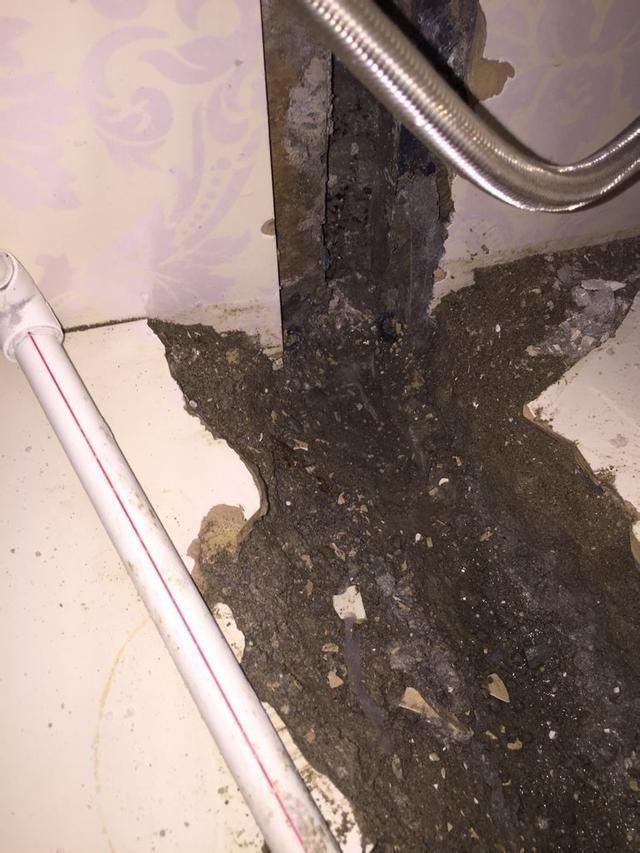 瓷砖|卫生间渗水，找师傅修补花了4440块，连瓷砖都没撬就打两个洞