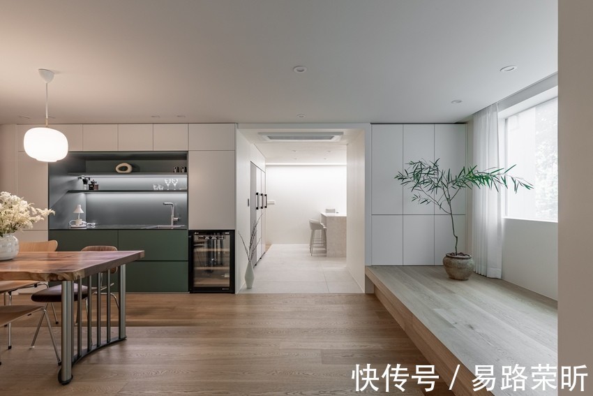客餐厅|这是一套有30年历史的老公寓了,将空间布局重做调整与规划,打造出三室三厅的格局。