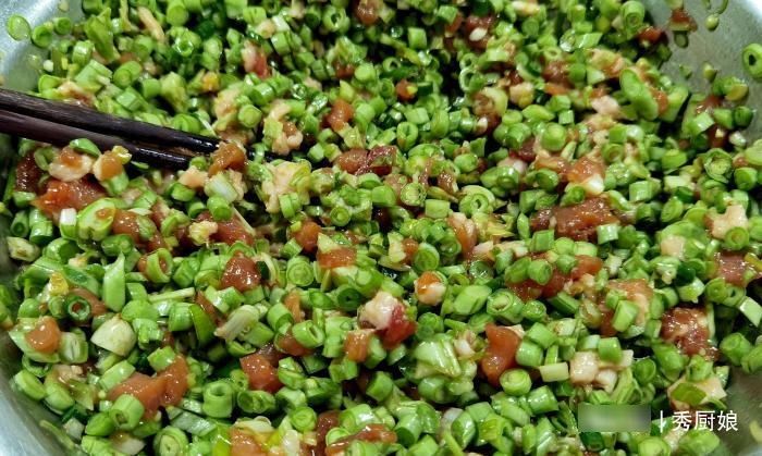 鲜嫩|入秋后,黄瓜茄子靠边站,抓紧吃此菜,蒸包子吃鲜嫩营养,特别香